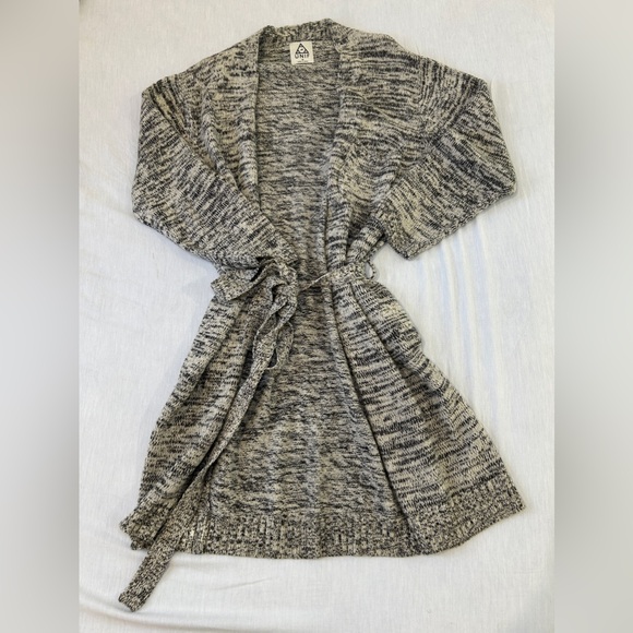 UNIF Wool Robe - Picture 3 of 4